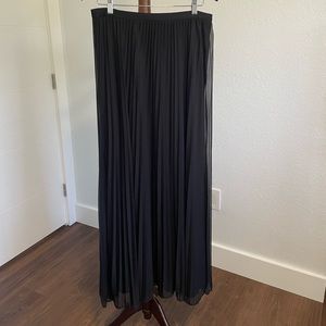 Elegant Women’s Solid Black Pleated Maxi Skirt